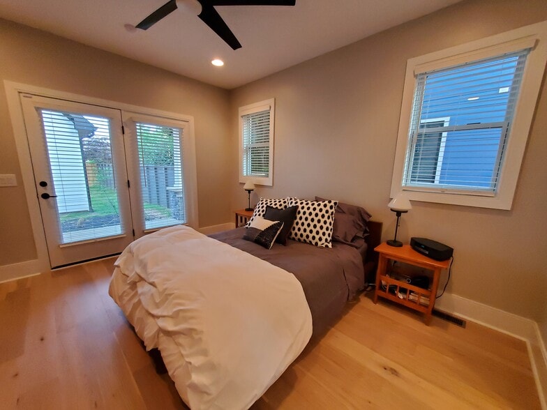 1st-floor master with direct access to inviting back patio. - 1021 Cheatham Pl