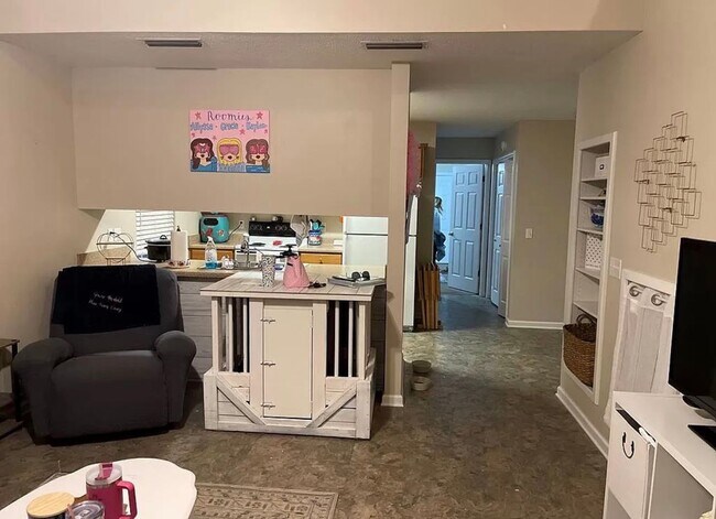 Building Photo - Trojan Commons Condo