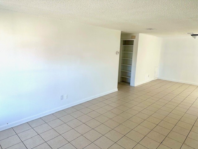 Building Photo - 715 W Wood St