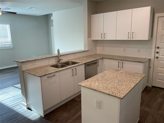 Building Photo - 9852 Grosbeak Ln