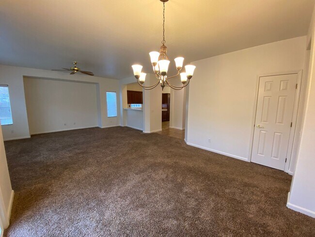 Building Photo - Cute Home in EGUSD