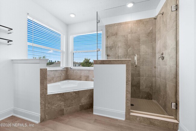 Building Photo - 235 Silverleaf Village Dr