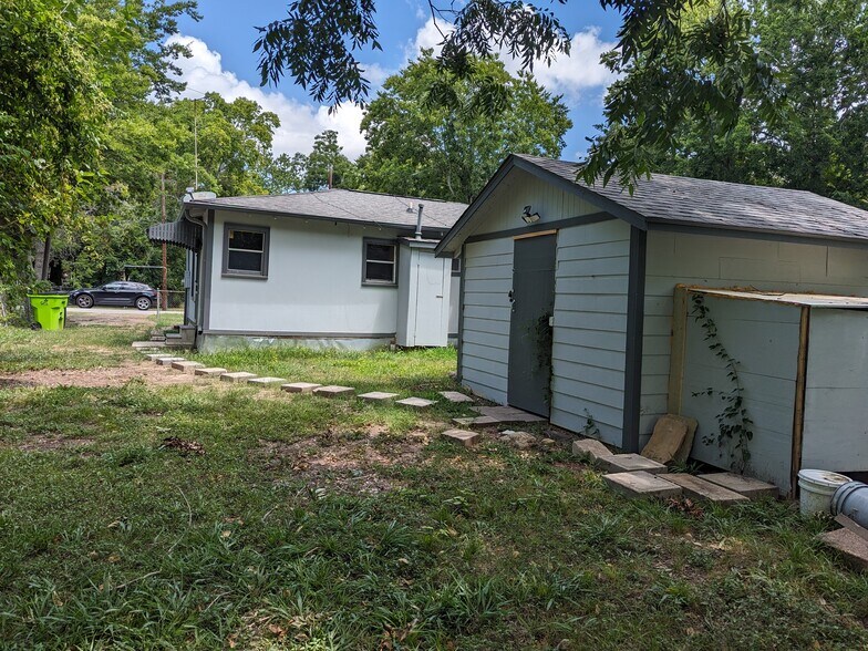 Building Photo - 411 Burnet St