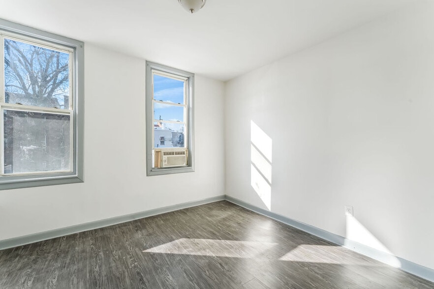 Building Photo - 549 9th St