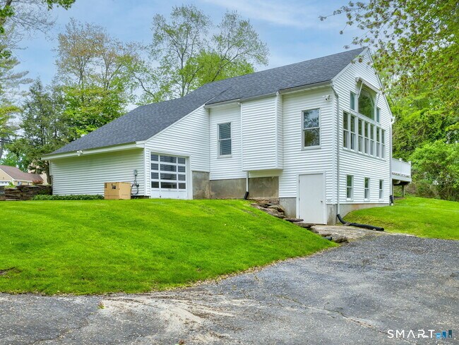 Building Photo - 501 Highland St