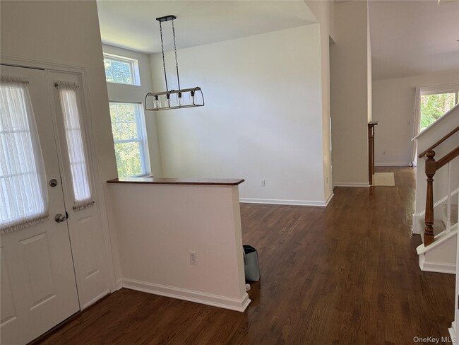 Building Photo - 33 Osborne Glen