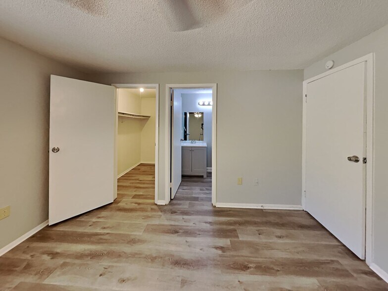 Building Photo - 7390 Isherwood Rd