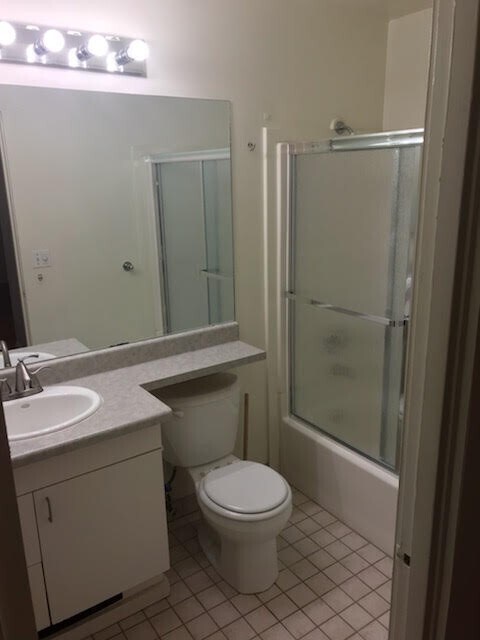 Interior Photo - 525 E Roy St