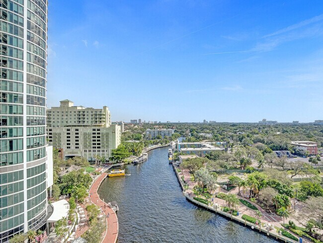 Building Photo - 411 N New River Dr E