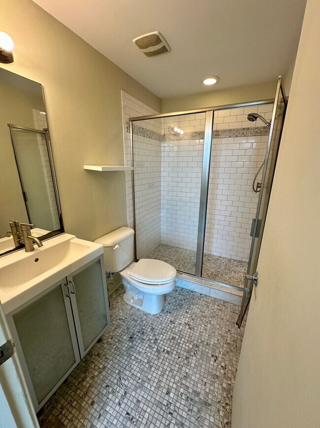 Building Photo - 2 BED | 2.5 BATH | URBAN CONDO | DOWNTOWN ...