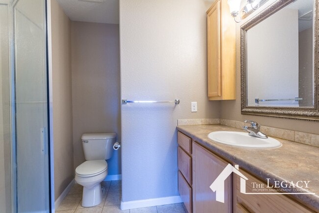 Building Photo - Westside Townhome