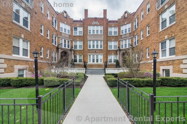 Building Photo - 170 Maple St