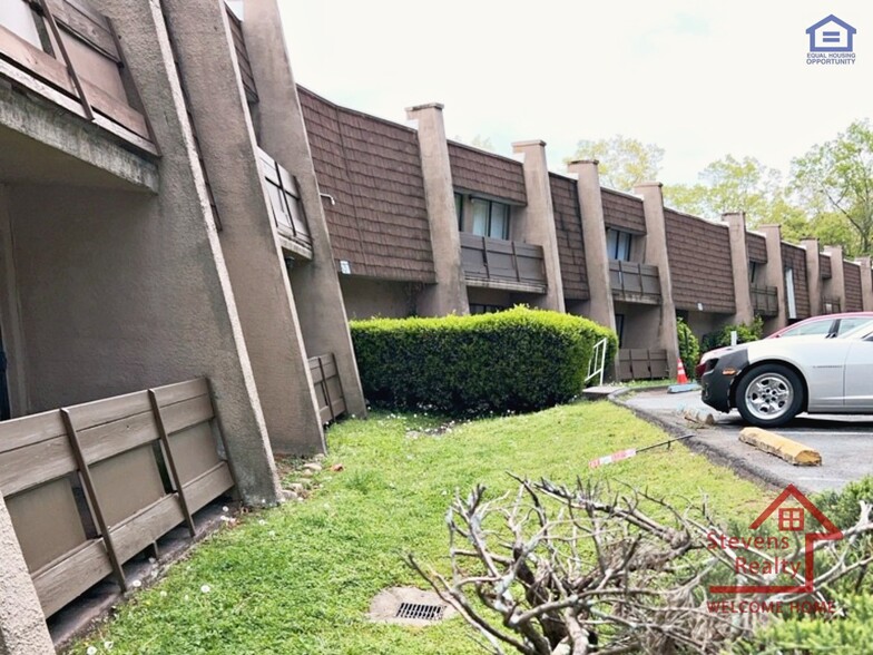 Primary Photo - 915 S Seminole Dr
