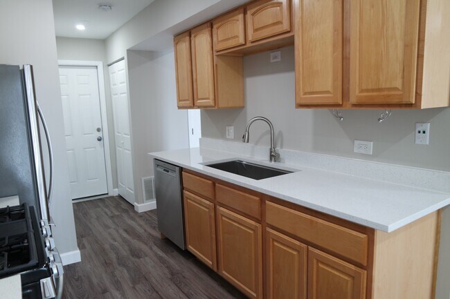 Building Photo - 411 Stevenson Pl