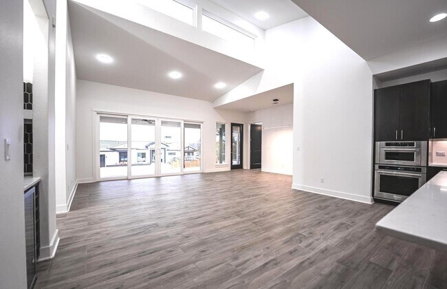Building Photo - Modern Masterpiece in Canyon Lake