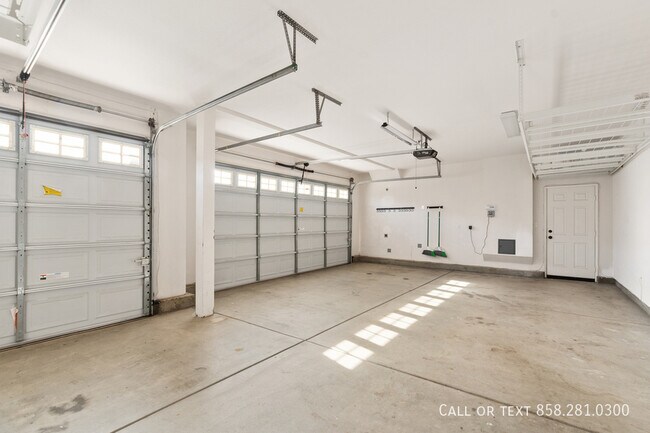 Building Photo - 1177 Parkview Dr