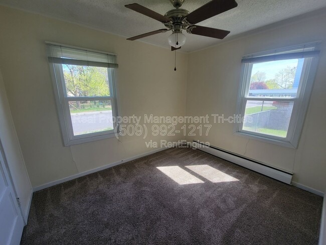 Building Photo - 1003 Torbett St