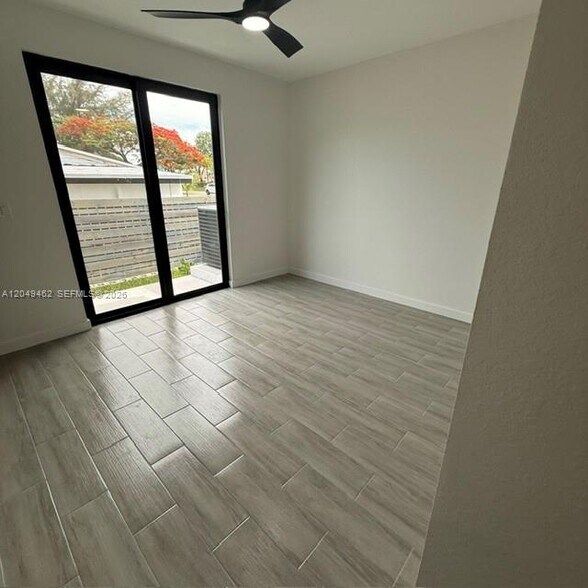 Building Photo - 6140 SW 39th St