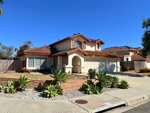 Building Photo - 3BR Oceanside Home Near Alamosa Park and G...