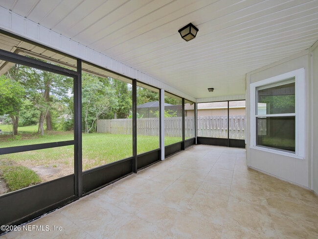 Building Photo - 12252 Lake Fern Dr