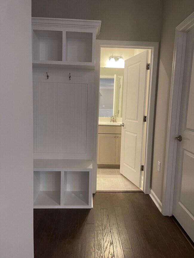 Building Photo - 2195 Fox Chapel Pl