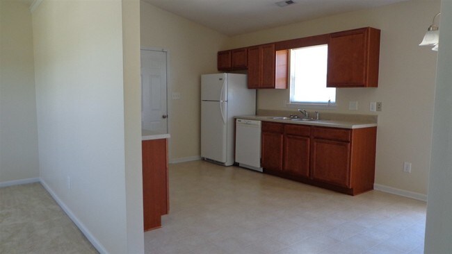 Building Photo - 121 Starkys Creek Ct