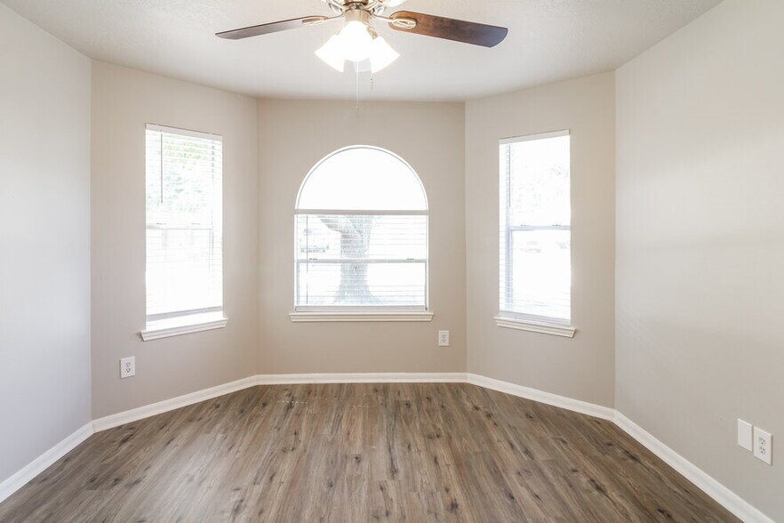Building Photo - 4815 Gypsy Forest Dr