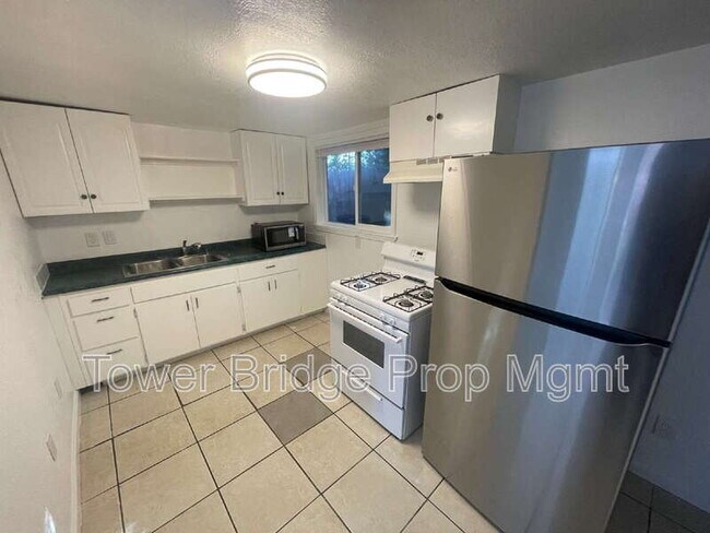 Building Photo - 474 Harding Ave