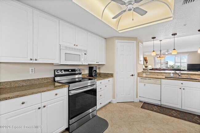 Building Photo - 601 Shorewood Dr