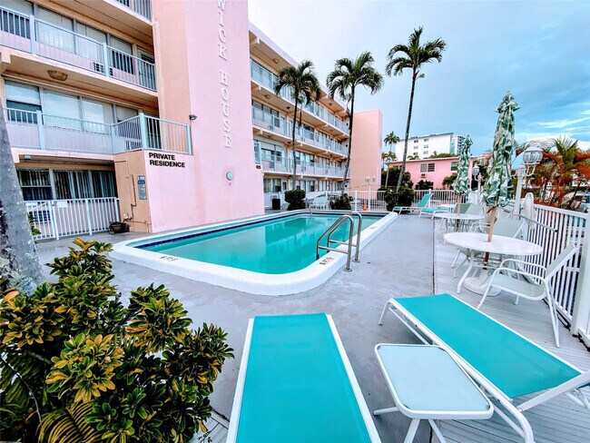 Building Photo - 625 Antioch Ave