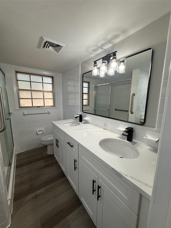 Building Photo - 722 W Pinedale Dr