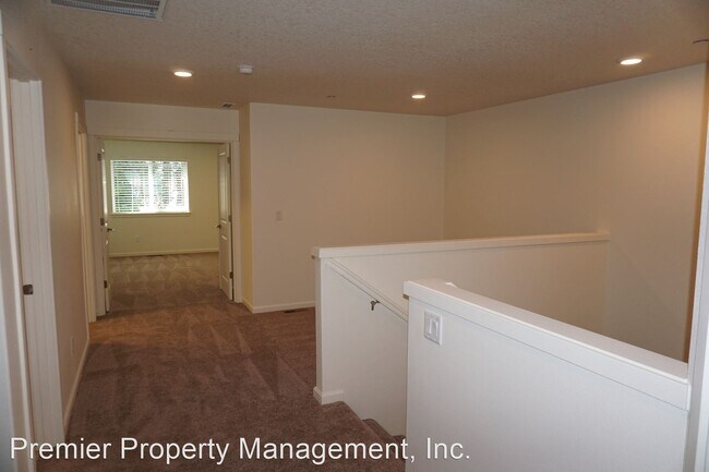 Building Photo - 3 br, 2.5 bath House - 11404 NE 127th Ct