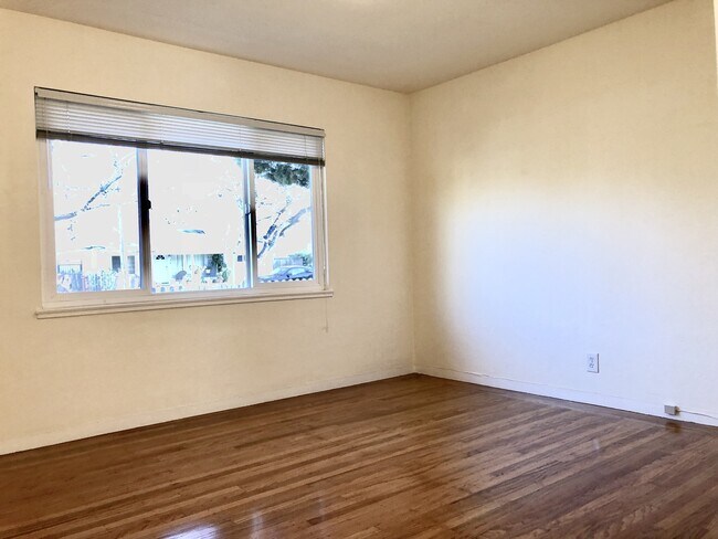 Building Photo - 945-947 15th Ave (LGC)