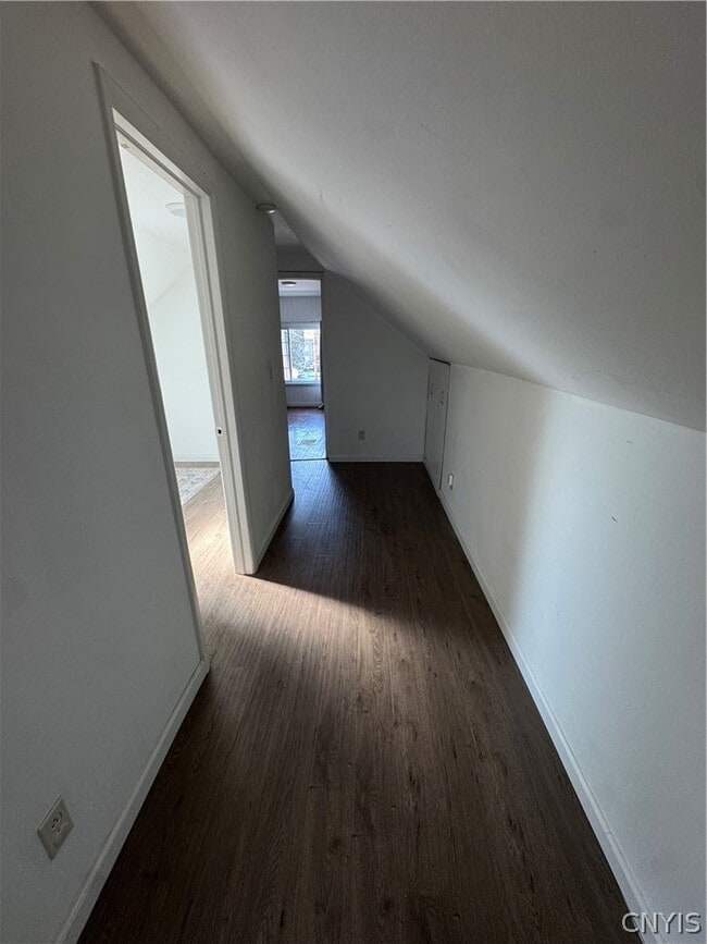 Building Photo - 220 Delhi St