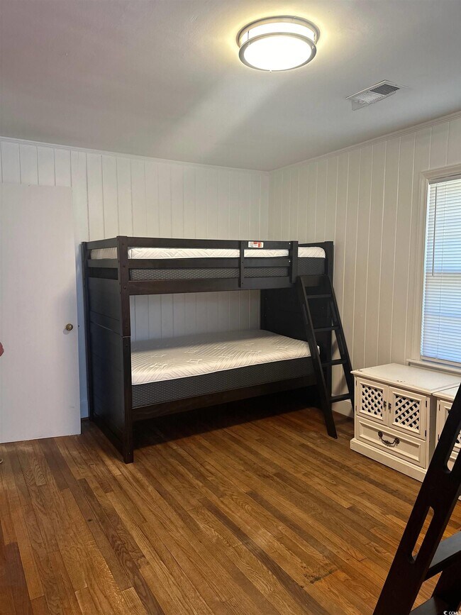 Building Photo - 519 32nd Ave N