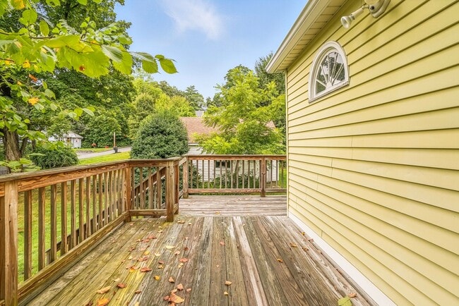 Building Photo - ***Please Respond Directly to the Online L...
