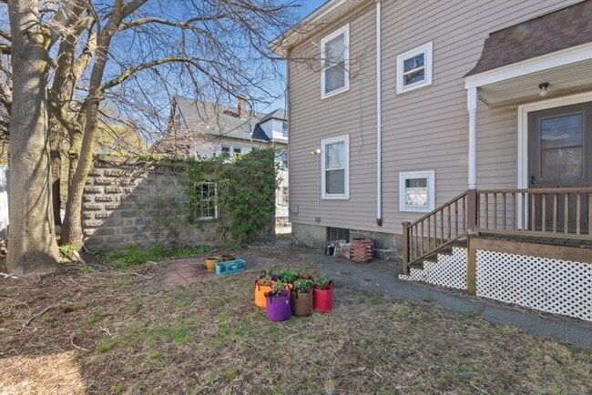 Building Photo - 21 Bentley St