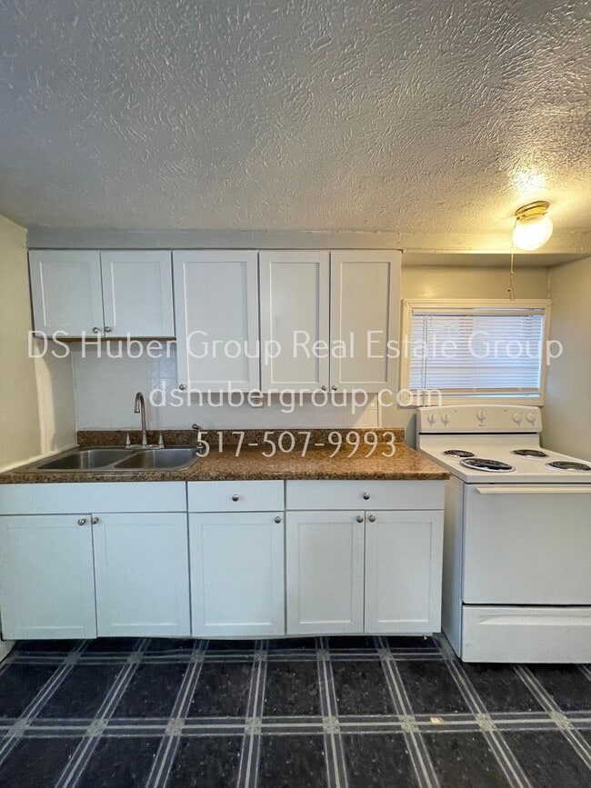 Building Photo - 720 Loa St