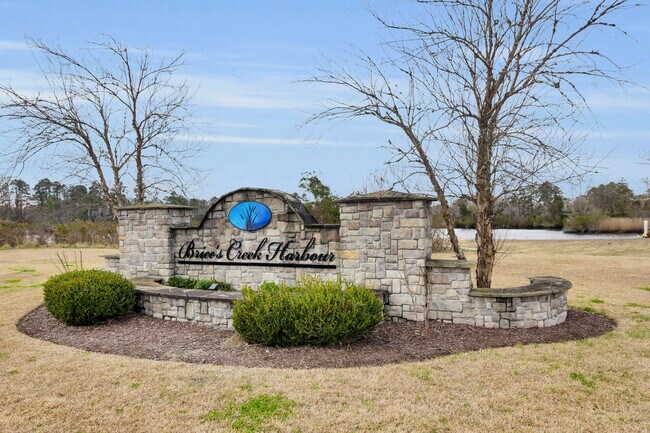 Building Photo - 137 Shoreview Dr