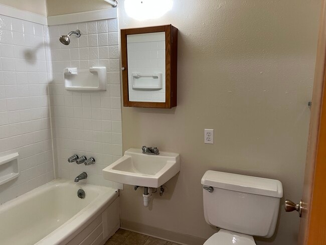 Building Photo - 379-312 12th St