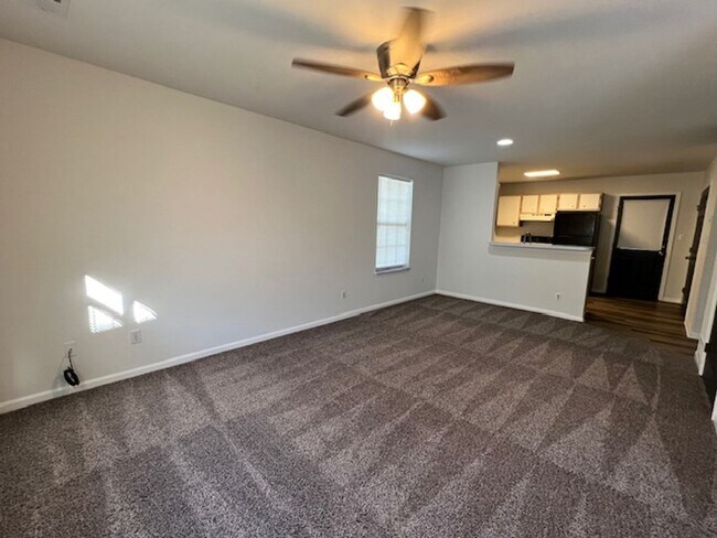 Building Photo - 3909-3911 Olympic Ct