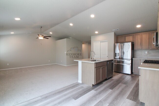 Building Photo - 3 Bedroom, 2 Bath Home in Kennewick