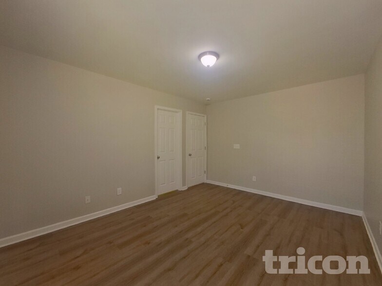 Building Photo - 11035 Elven Dr