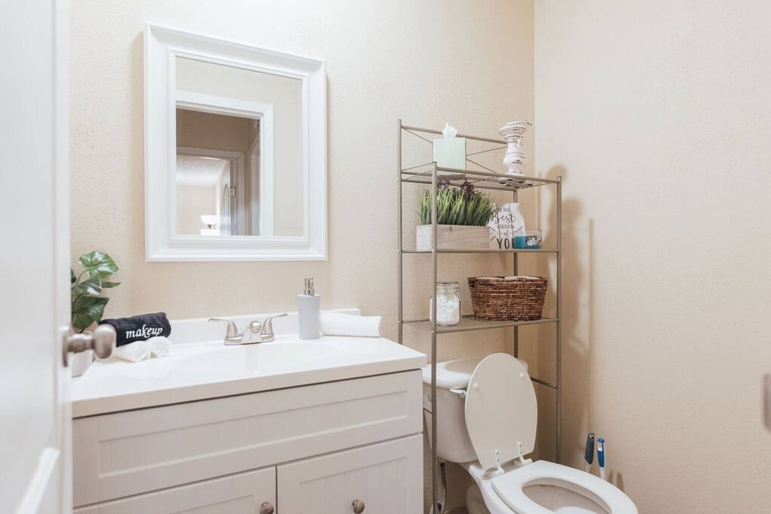 Building Photo - 722 Liberty Bell Blvd