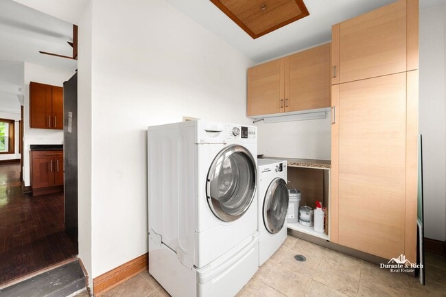 Building Photo - Portage Park 3-Bedroom Gem with Laundry In...