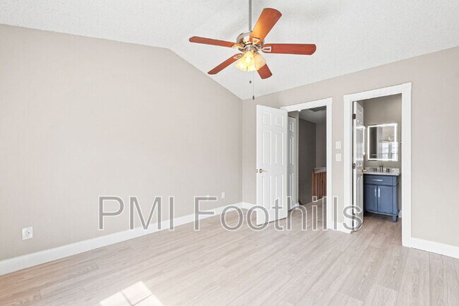Building Photo - 2578 E Nichols Cir