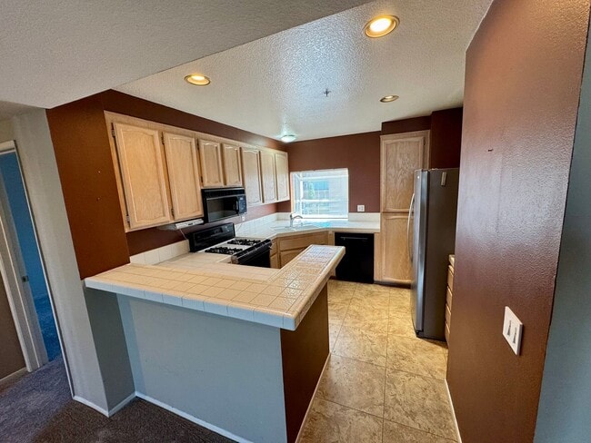 Building Photo - PENTHOUSE-STYLE UNIT IN SIGNAL HILL  w/180...