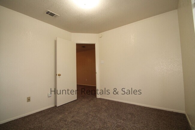 Building Photo - 4604 Fieldcrest Dr
