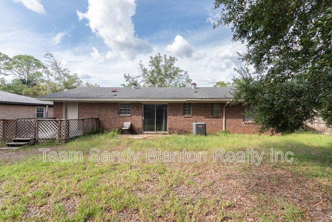 Building Photo - 525 Quigley Rd
