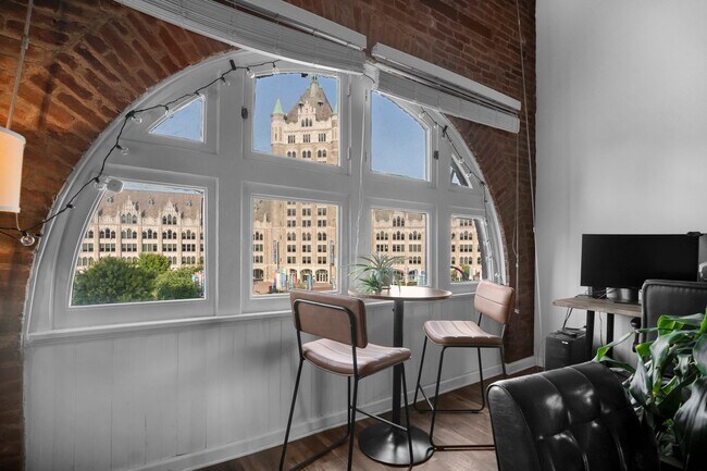 Building Photo - 402 Broadway